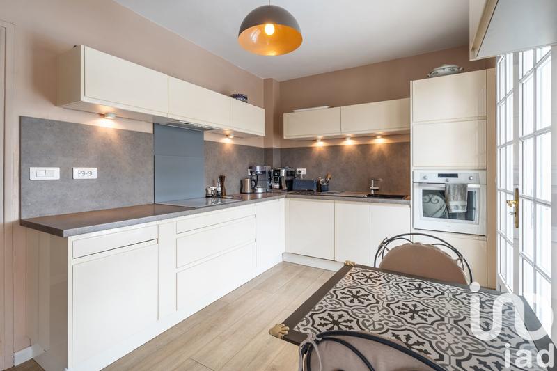 Maison - 200 m² - 6 pièces