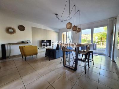 Maison - 92 m² - 4 pièces