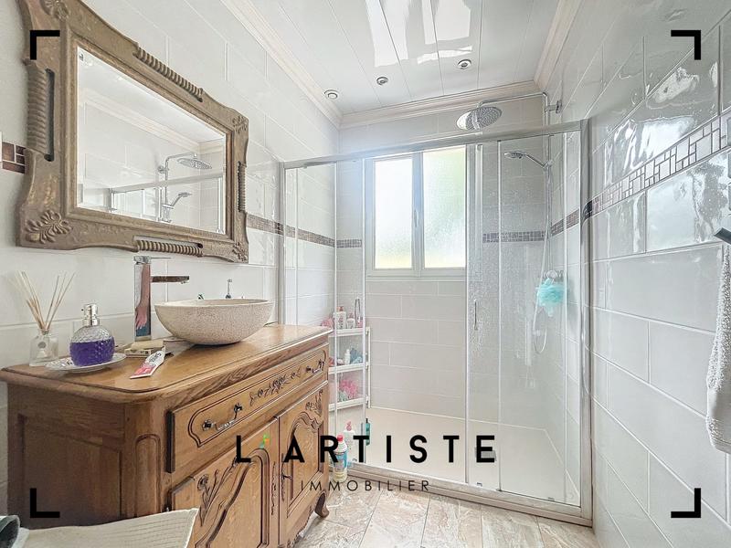 Maison traditionnelle - 153 m² - 6 pièces