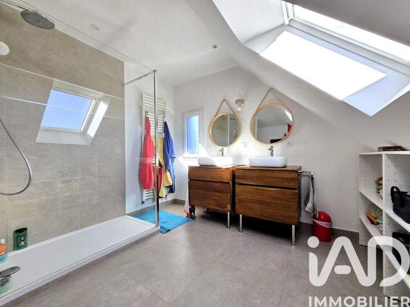 Maison - 208 m² - 8 pièces