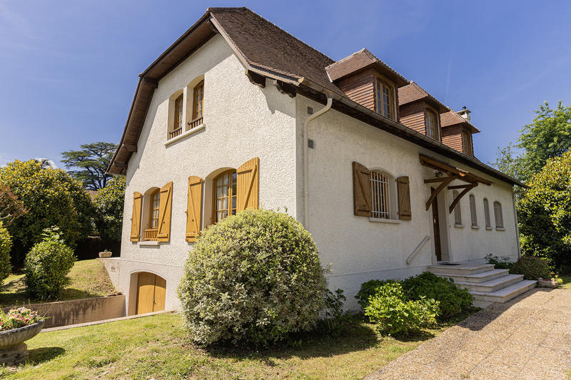 Maison - 200 m² - 6 pièces