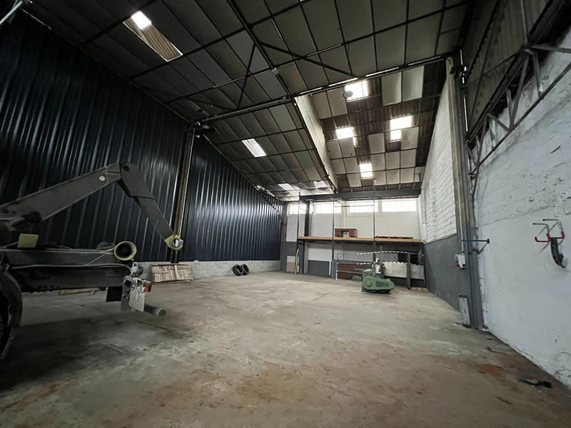 Local d'activité / Entrepôt - 388 m²