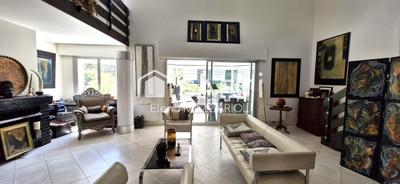 Maison - 181 m² - 6 pièces