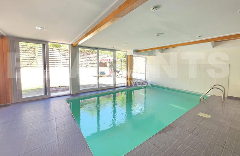 Maison - 240 m² - 6 pièces