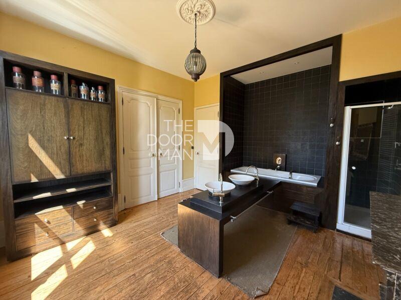 Appartement - 196 m² - 7 pièces