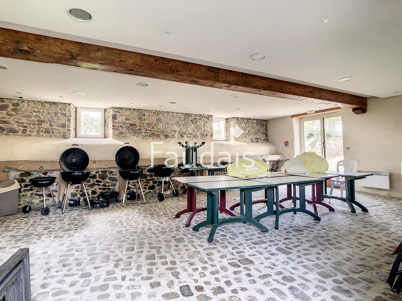 Maison - 1 014 m² - 34 pièces