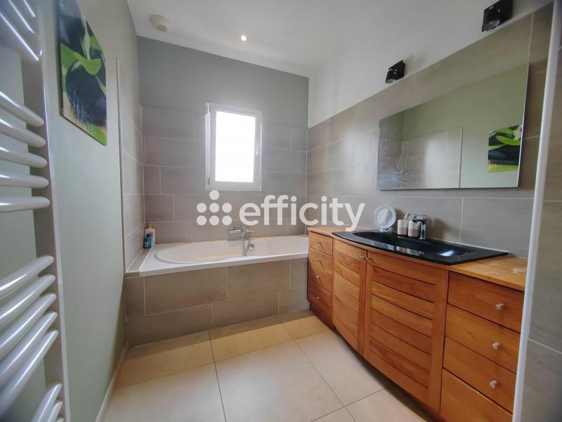 Maison - 198 m² - 6 pièces