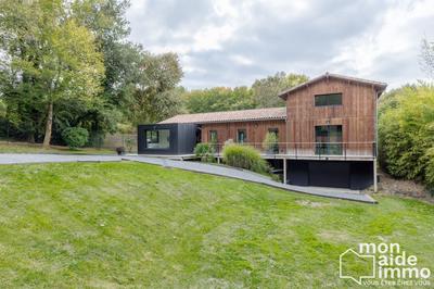 Maison contemporaine - 228 m² - 8 pièces