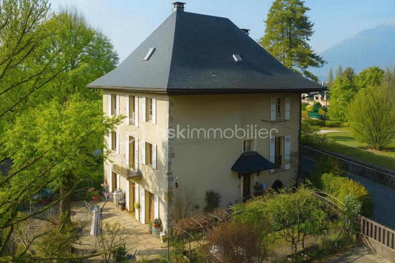 Maison ancienne - 312 m² - 10 pièces