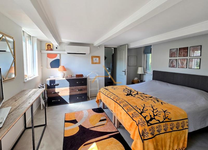 Maison en pierre - 185 m² - 7 pièces