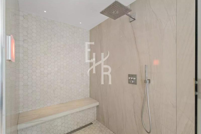 Maison - 470 m² - 7 pièces