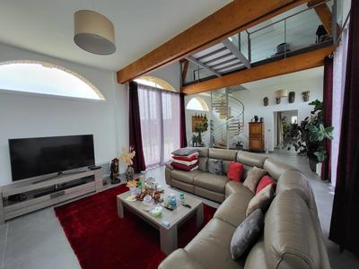 Maison - 282 m² - 11 pièces