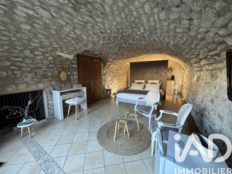 Maison - 282 m² - 14 pièces