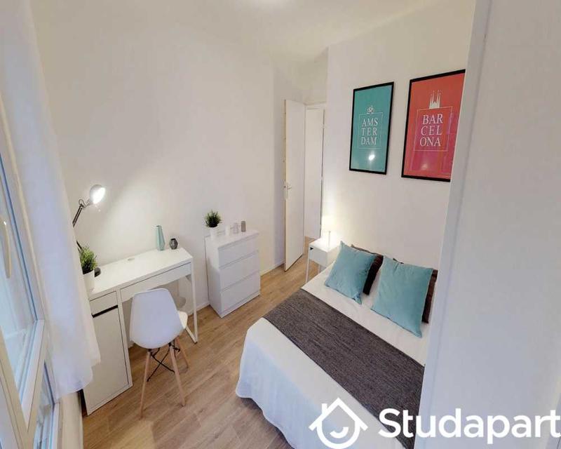 Chambre - 70 m² - 1 pièce