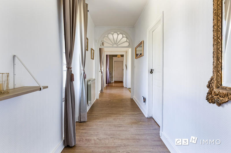 Château - 520 m² - 12 pièces