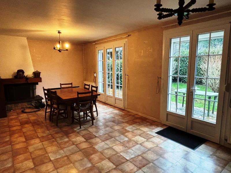 Maison - 597 m² - 5 pièces