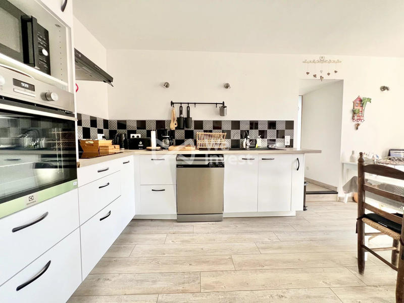 Maison - 243 m² - 8 pièces