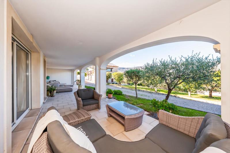 Villa - 300 m² - 6 pièces