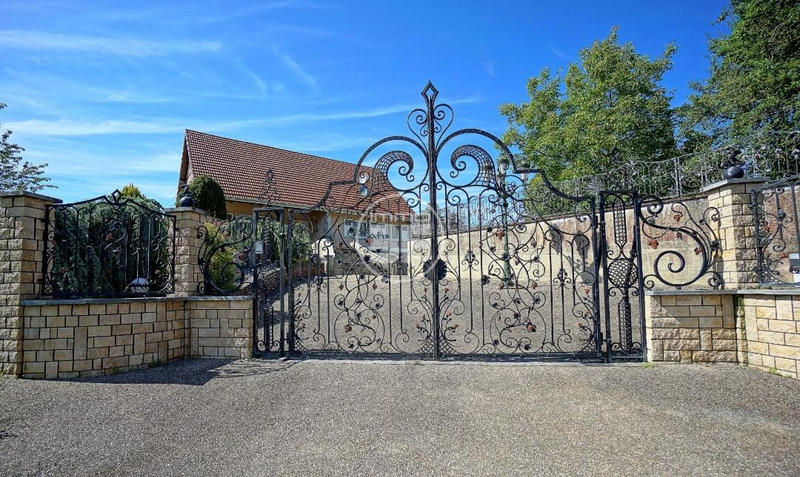 Maison - 195 m² - 7 pièces