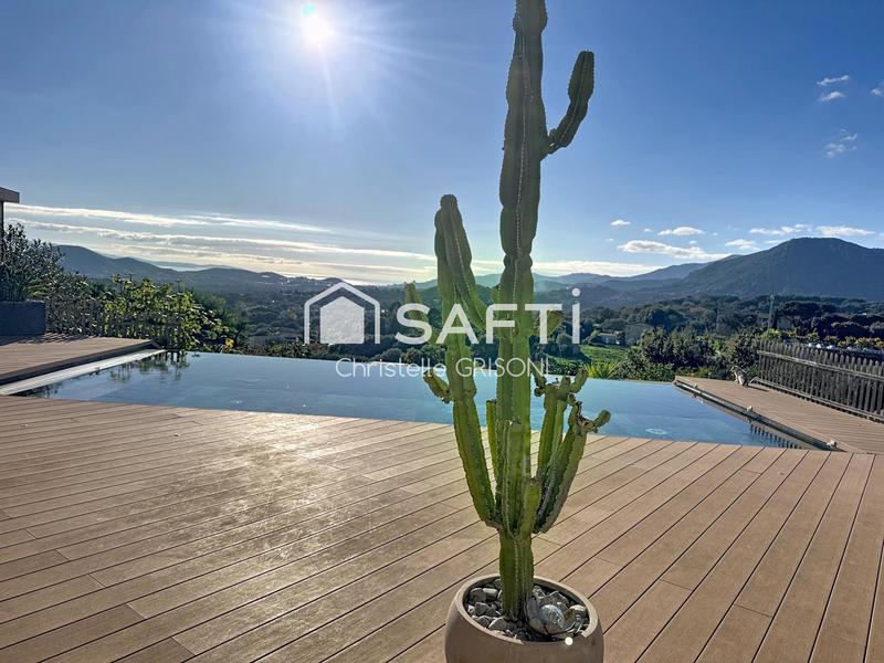 Maison - 220 m² - 5 pièces