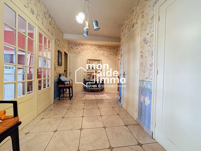 Maison - 300 m² - 15 pièces