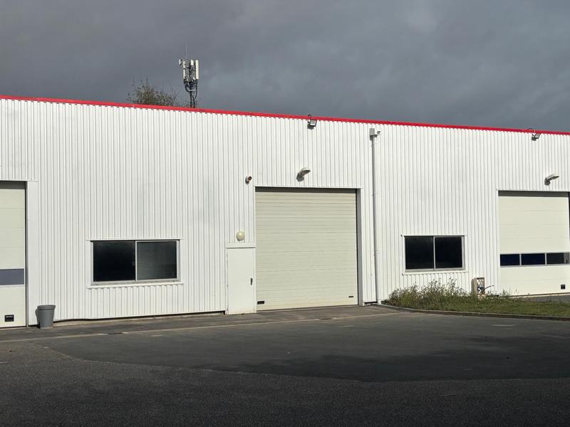 Local commercial - 239 m² - 1 pièce