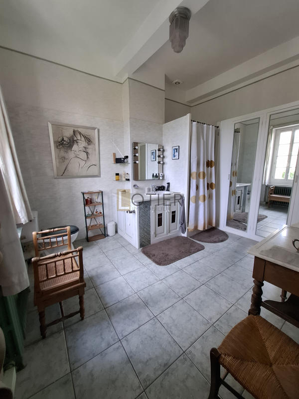 Maison - 300 m² - 10 pièces