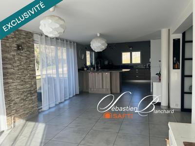Maison - 222 m² - 9 pièces