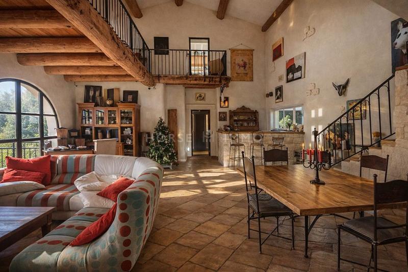 Mas - 300 m² - 9 pièces