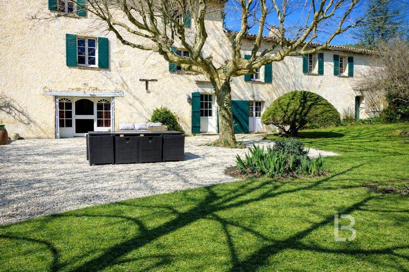 Mas - 325 m² - 10 pièces