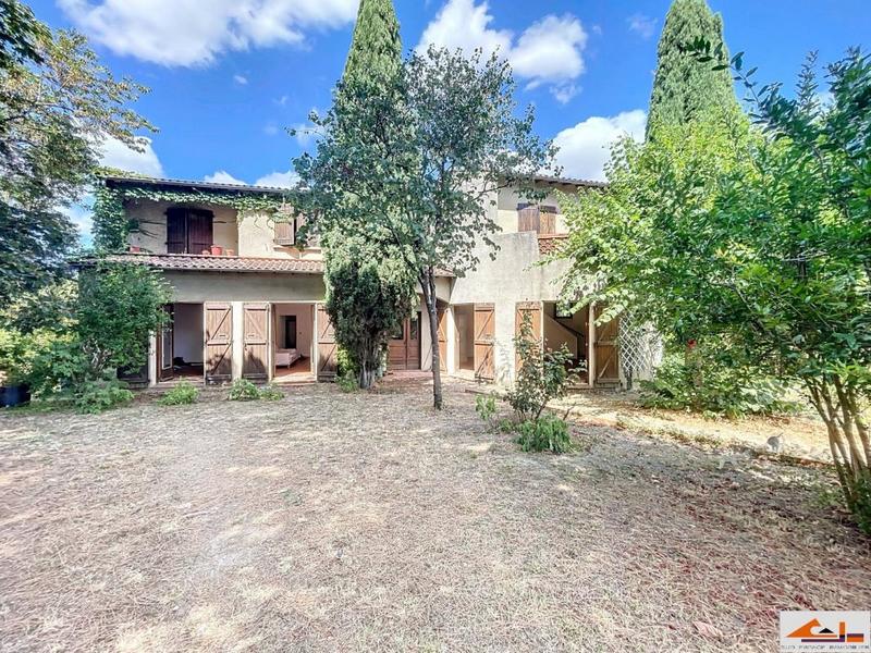 Villa - 216 m² - 8 pièces