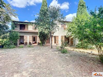 Villa - 216 m² - 8 pièces