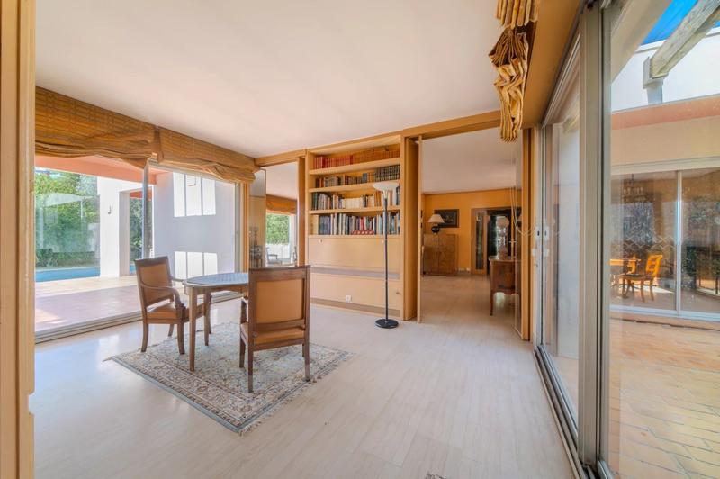 Maison - 302 m² - 10 pièces