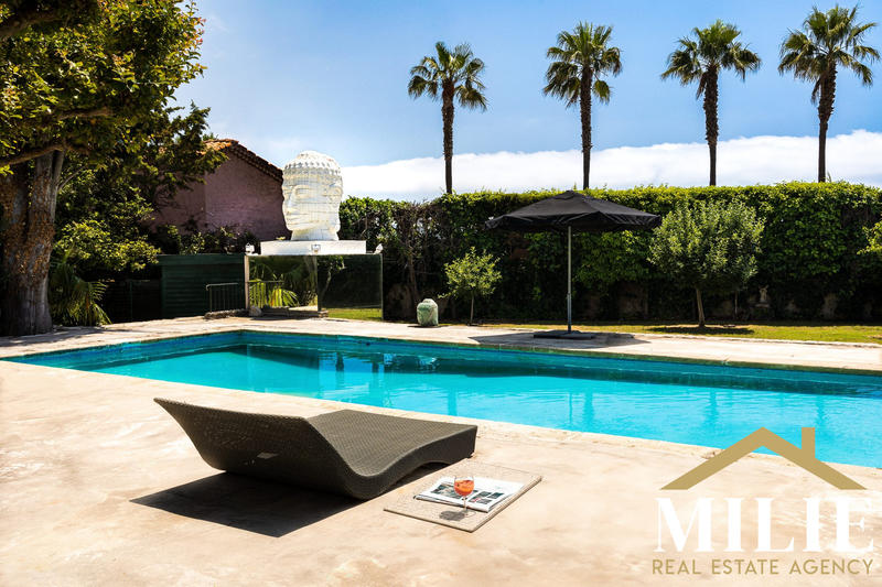 Villa - 350 m² - 8 pièces