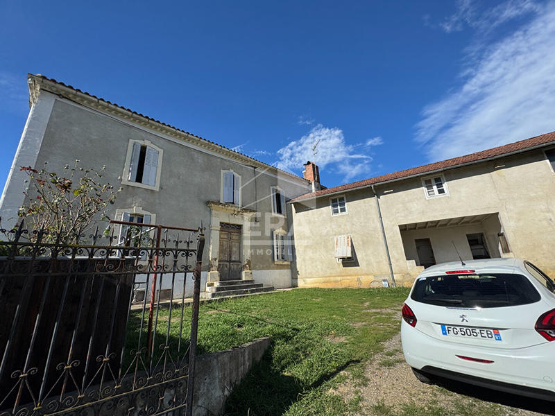 Maison - 230 m² - 8 pièces