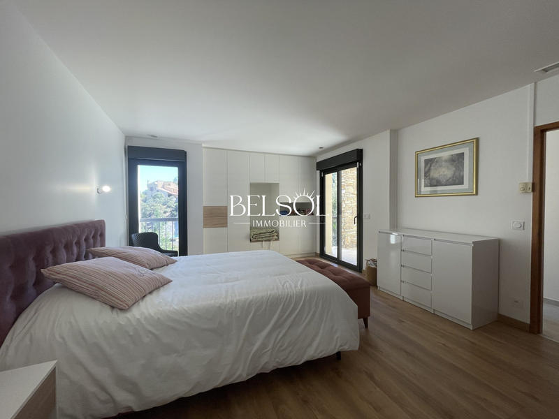 Maison traditionnelle - 230 m² - 7 pièces