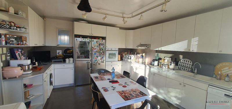 Maison - 218 m² - 6 pièces