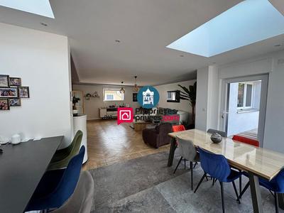 Maison - 223 m² - 10 pièces