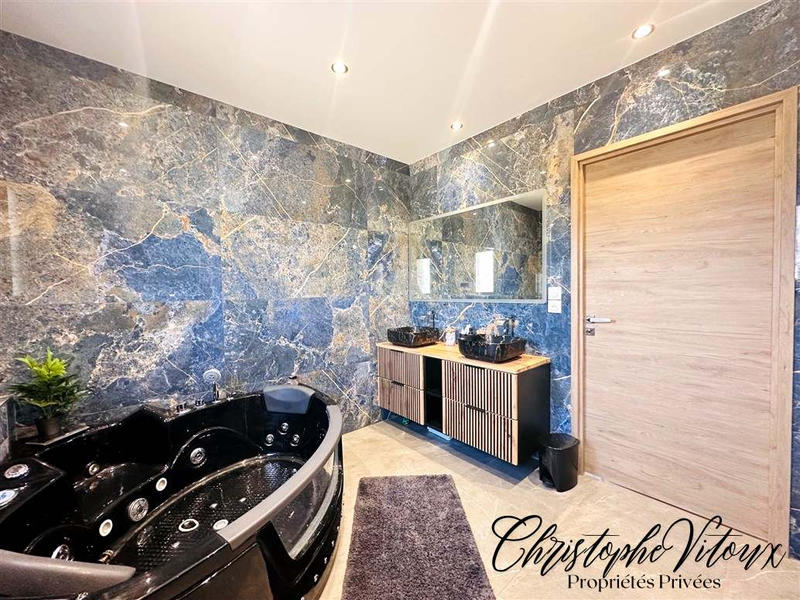 Demeure - 173 m² - 6 pièces