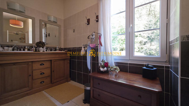 Maison - 304 m² - 7 pièces