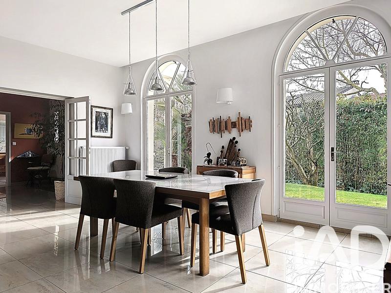 Maison - 226 m² - 7 pièces