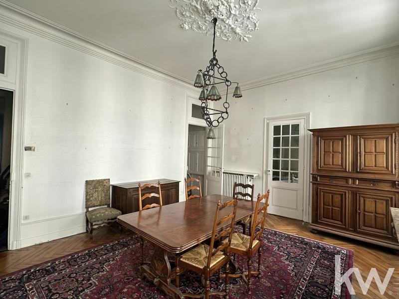 Appartement - 204 m² - 6 pièces