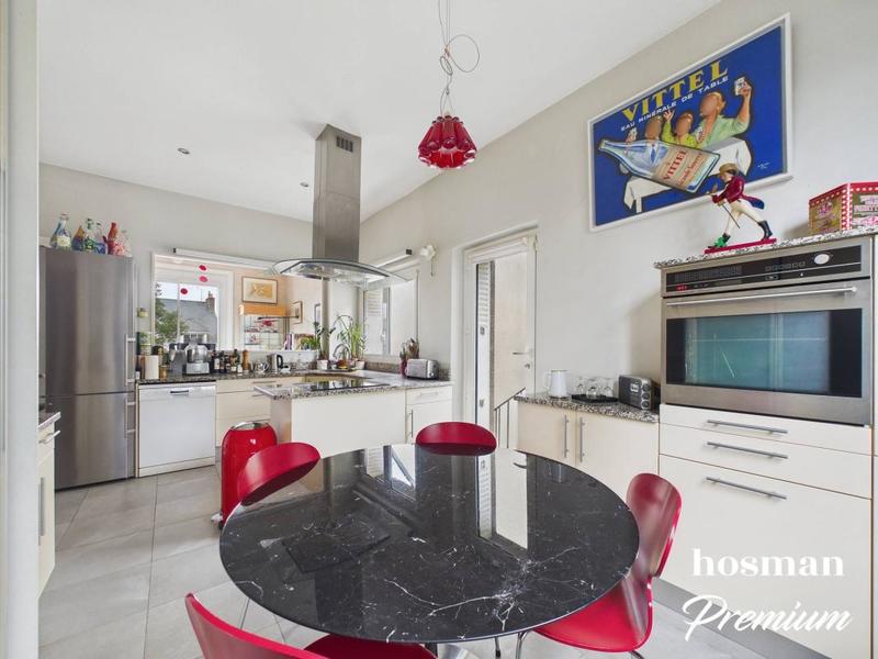 Maison - 213 m² - 8 pièces