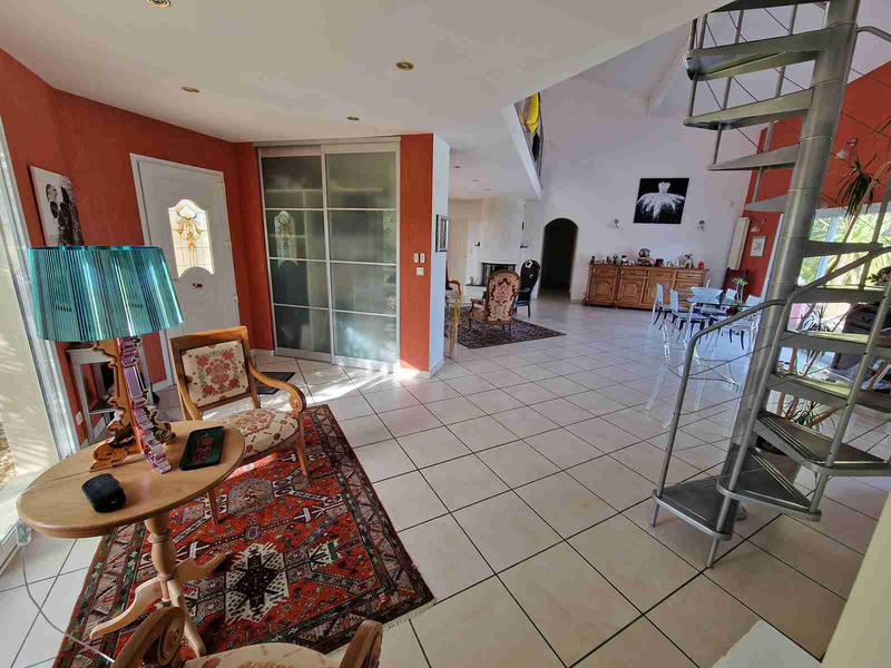 Maison - 246 m² - 7 pièces