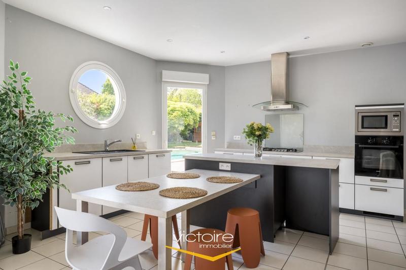 Maison - 191 m² - 6 pièces