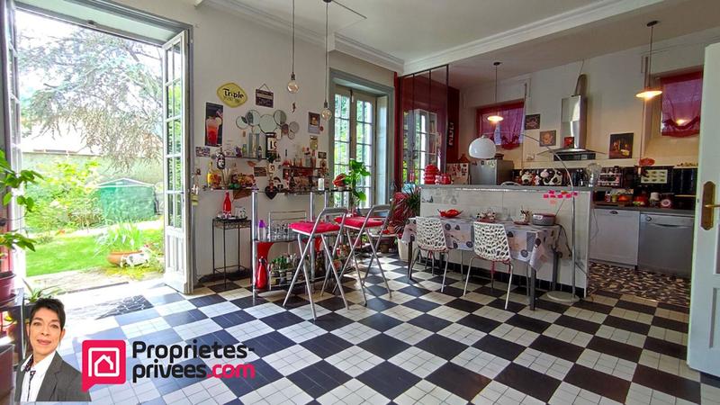 Maison - 200 m² - 10 pièces