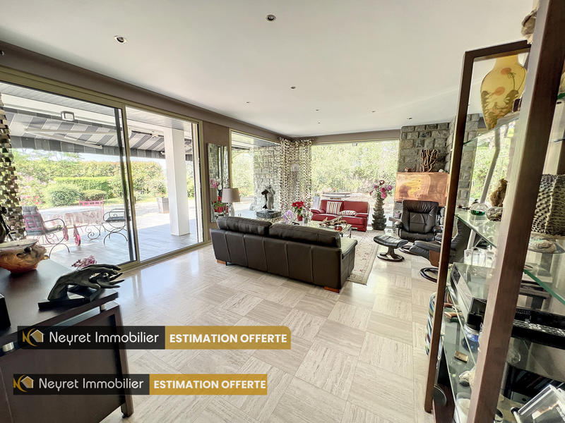 Villa - 225 m² - 8 pièces