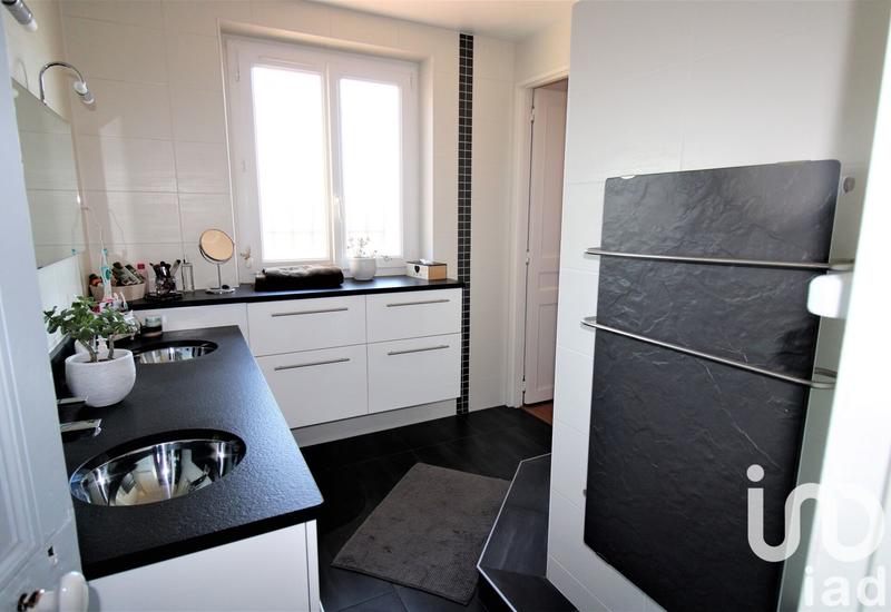 Maison - 210 m² - 9 pièces