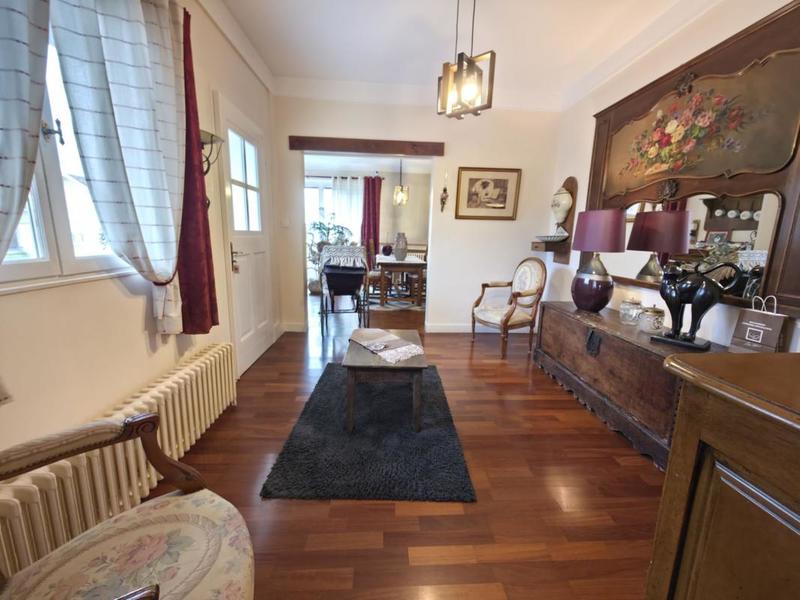 Maison - 280 m² - 9 pièces