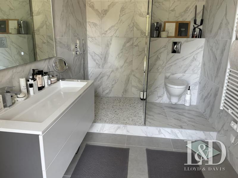 Maison contemporaine - 191 m² - 6 pièces